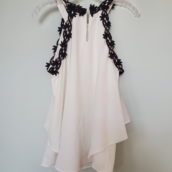 CREPE TOP WITH CONTRAST EMBROIDERED DETAIL - Picture 3 of 4